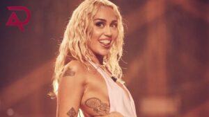 Miley Cyrus Hot : Purification et Protection avec l'Eau de Floride